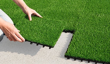 スポーツ競技向けに設計された人工芝