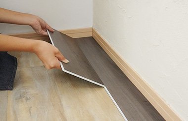 カット済みの床材
