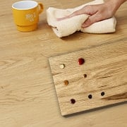 フローリングの表面塗装による汚れの付きにくさを検証！