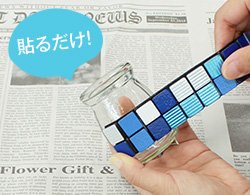 粘着シートで簡単に貼れます