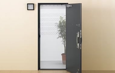 簡易式のマンション玄関網戸