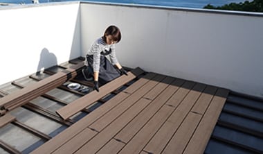 バルコニー直置デッキの施工方法