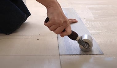 フロアタイルの貼り方(木質下地)