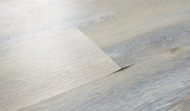 高温に弱く変形しやすい