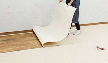 パンチカーペットを敷き詰める