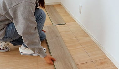 フローリングを仮置きする