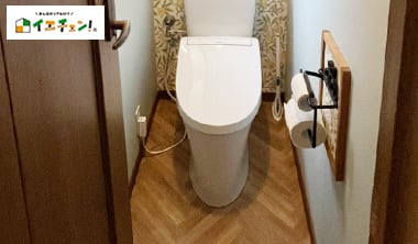 ヘリンボーンの床でモダンなトイレにイエチェン！