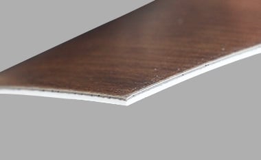 厚さ2mmの薄型設計で建具に干渉しにくい