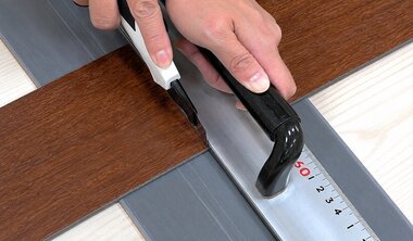 カットする時は裏表に切り込みを入れる