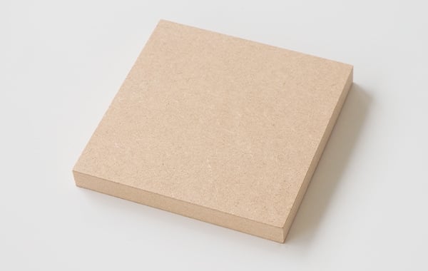 実際にホームセンターで販売されている「普通MDF」