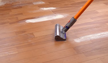 施工前に床をきれいに