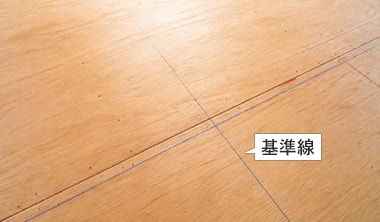 部屋の中心付近の基準線とレンガ貼りの割り付け図