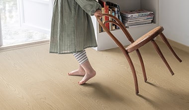 耐衝撃性や耐水性に優れた高性能床材