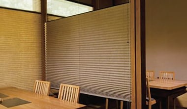飲食店や美容室などの間仕切りに