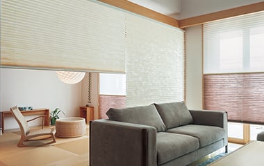 和と洋どちらの要素も取り入れたプリーツスクリーンを間仕切りに！
