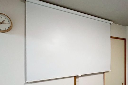 オーダーサイズのプロジェクタースクリーン