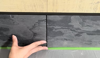 隣の1枚も同様に貼る