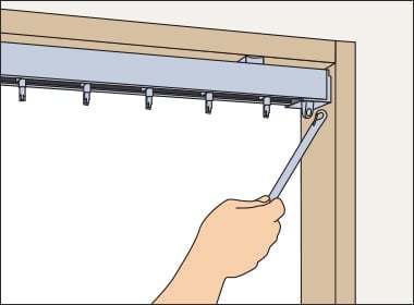 バトン（チルトポール）のフックを引っ掛ける