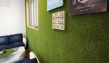 人工芝で壁面緑化DIY！