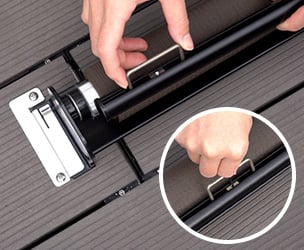 位置を調整しネジを固定する