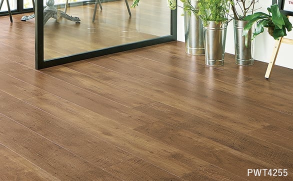 単色使いでシンプルにまとめるフロアタイル