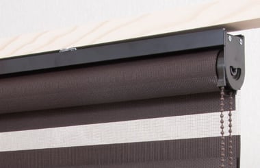 ダークブラウン