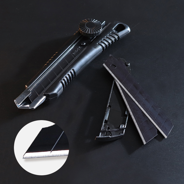 カッター 大 （18mm） SK2 替刃2枚内蔵 切れ味抜群 床材のカットに